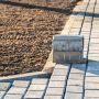 Pflasterung von Gartenwegen und Höfen mit Gehwegplatten und Pflastersteinen