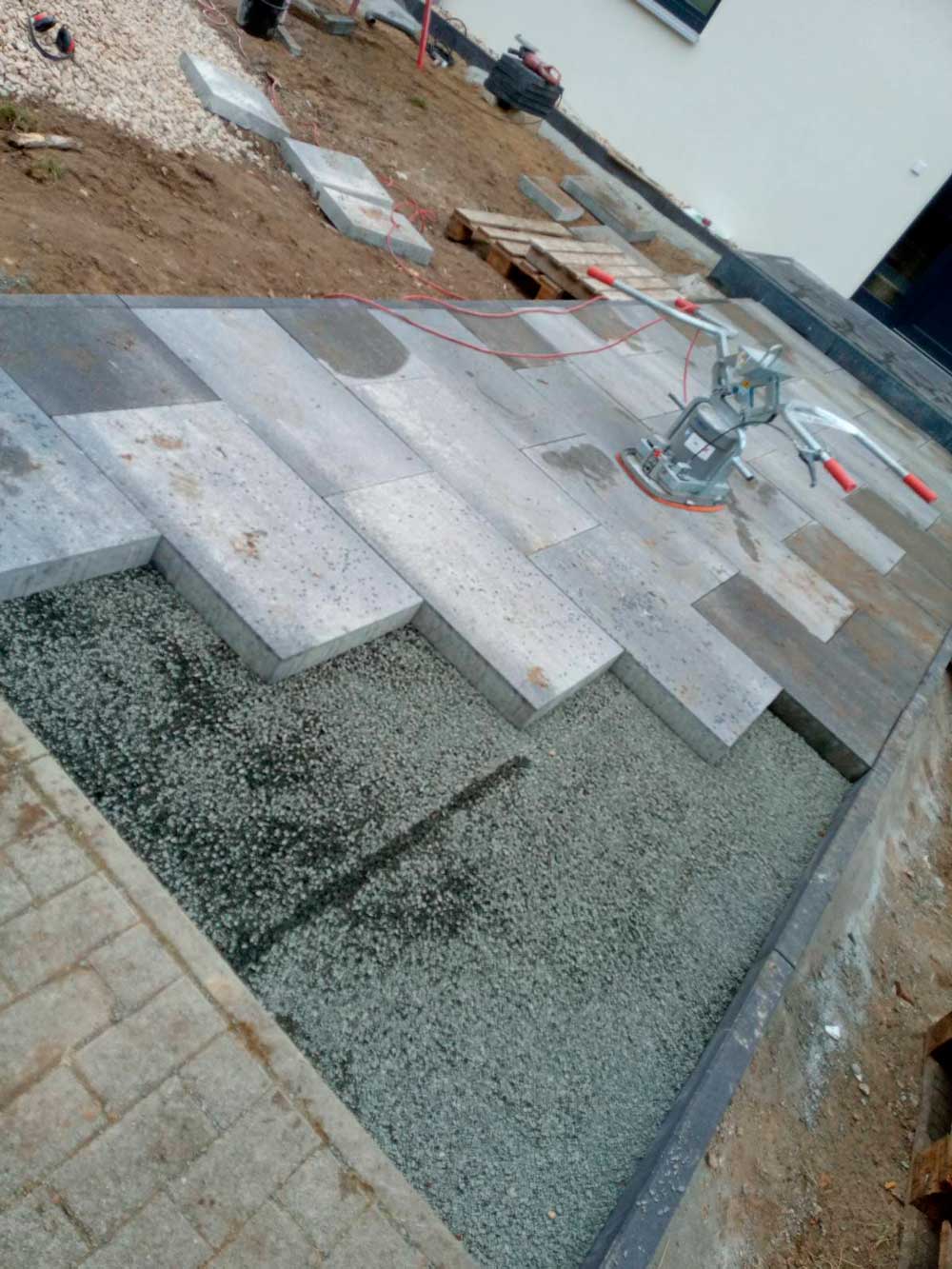 Pflasterarbeiten, Pflasterung, Pflasterbau, Pflasterarbeiten Hof, Einfahrt pflastern, Natursteinpflaster, Wegebau, Terrassenpflaster, Pflasterreparatur, Pflaster f&uuml;r Auffahrt