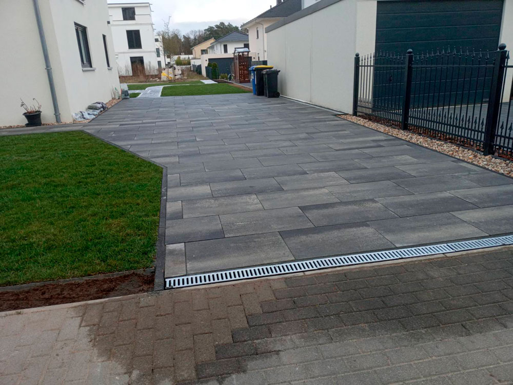 Pflasterarbeiten, Pflasterung, Pflasterbau, Pflasterarbeiten Hof, Einfahrt pflastern, Natursteinpflaster, Wegebau, Terrassenpflaster, Pflasterreparatur, Pflaster f&uuml;r Auffahrt
